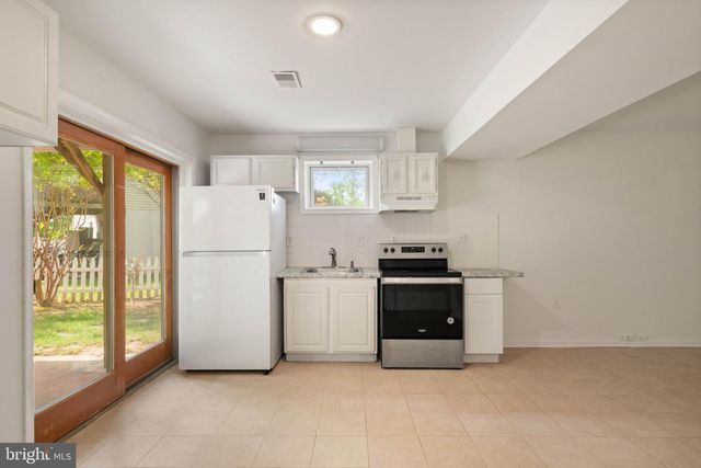 12461 HEDGES RUN DR, Woodbridge, VA 22192