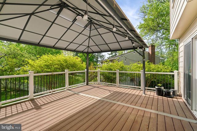 12461 HEDGES RUN DR, Woodbridge, VA 22192