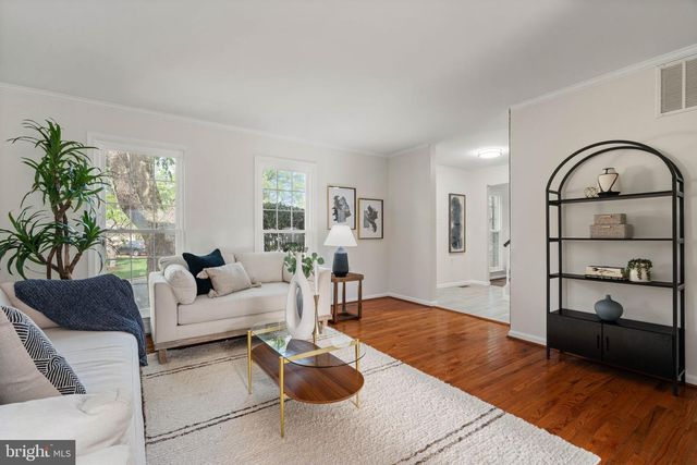 12461 HEDGES RUN DR, Woodbridge, VA 22192