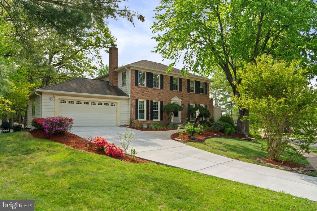 12461 HEDGES RUN DR, Woodbridge, VA 22192