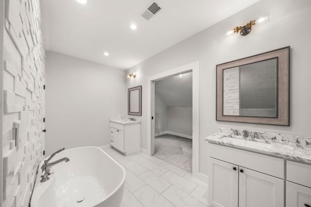 54 Canterbury B, Hingham, MA 02043