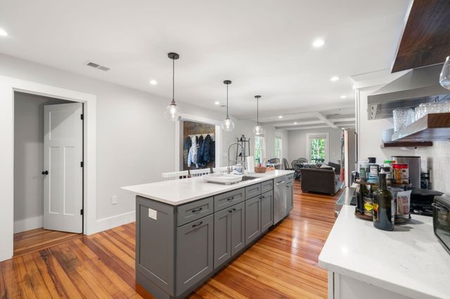 54 Canterbury B, Hingham, MA 02043