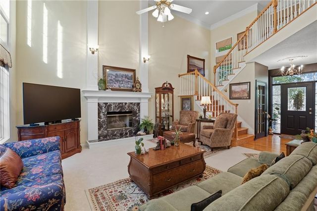 501 Stacey Drive, Lee's Summit, MO 64082