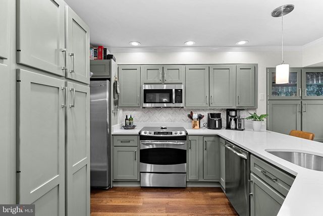 1604 APRICOT CT, Reston, VA 20190