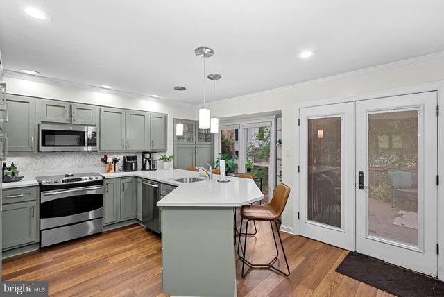 1604 APRICOT CT, Reston, VA 20190