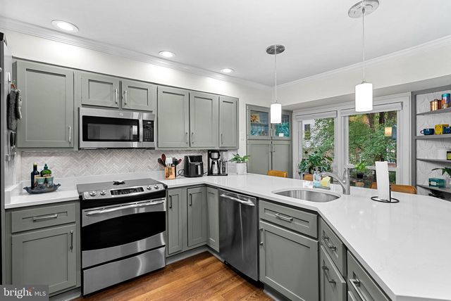 1604 APRICOT CT, Reston, VA 20190
