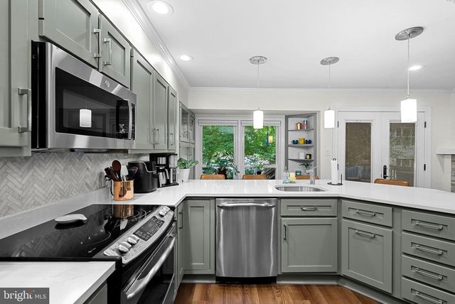1604 APRICOT CT, Reston, VA 20190