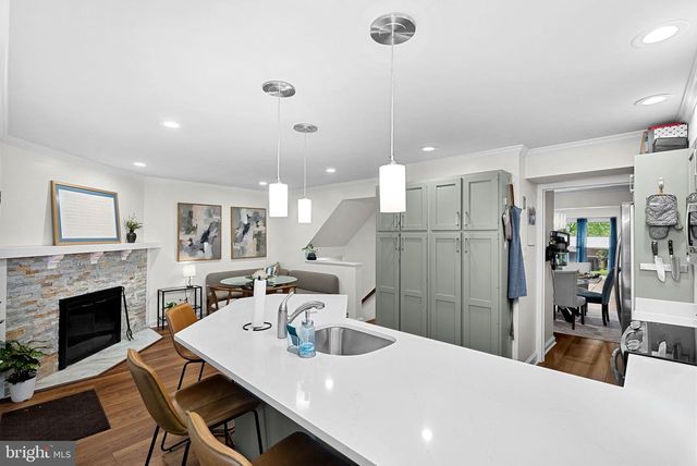 1604 APRICOT CT, Reston, VA 20190