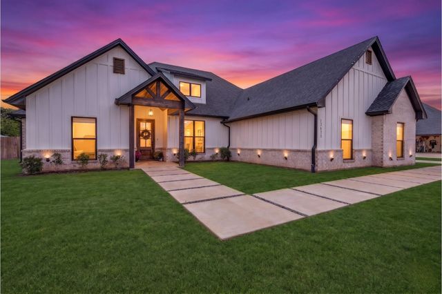 12432 Maplewood Drive, Lindale, TX 75771