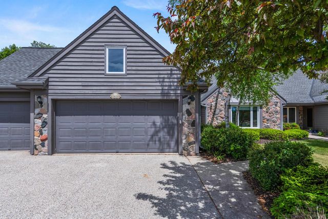 2618 W Lake Park COURT, Mequon, WI 53092