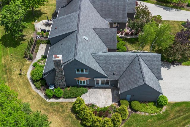 2618 W Lake Park COURT, Mequon, WI 53092