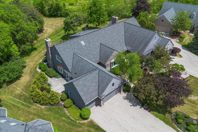 2618 W Lake Park COURT, Mequon, WI 53092