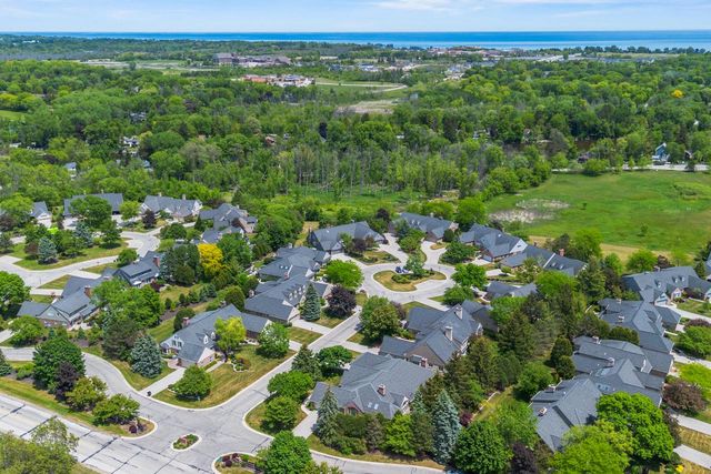 2618 W Lake Park COURT, Mequon, WI 53092