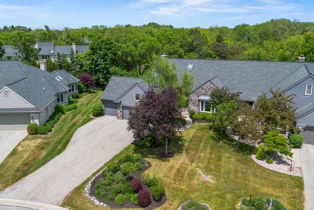 2618 W Lake Park COURT, Mequon, WI 53092