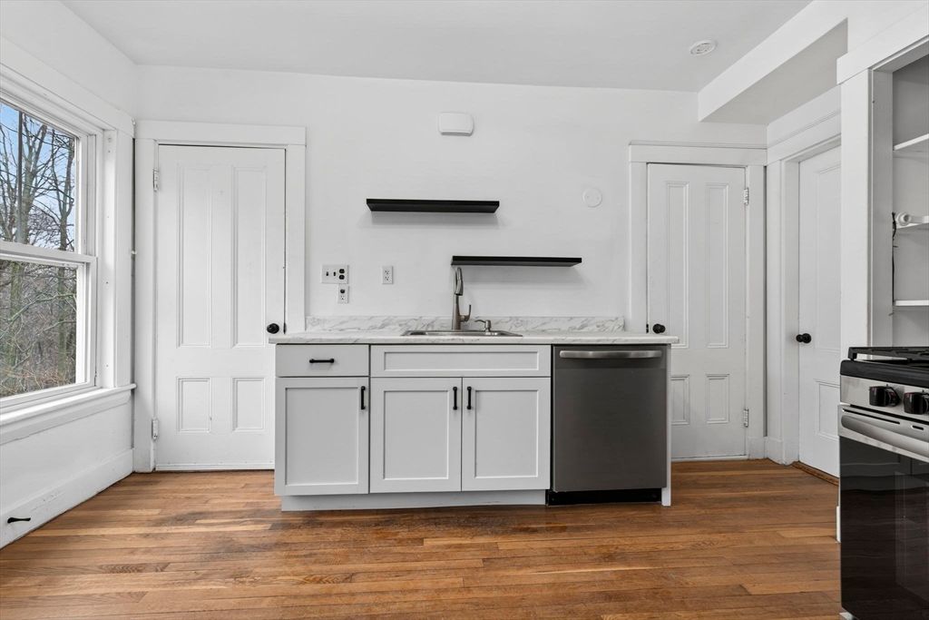 166 Elliot St 2, Newton, MA 02464