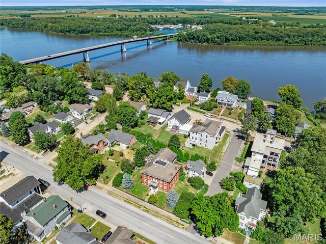 405 N 3rd Street, Louisiana, MO 63353