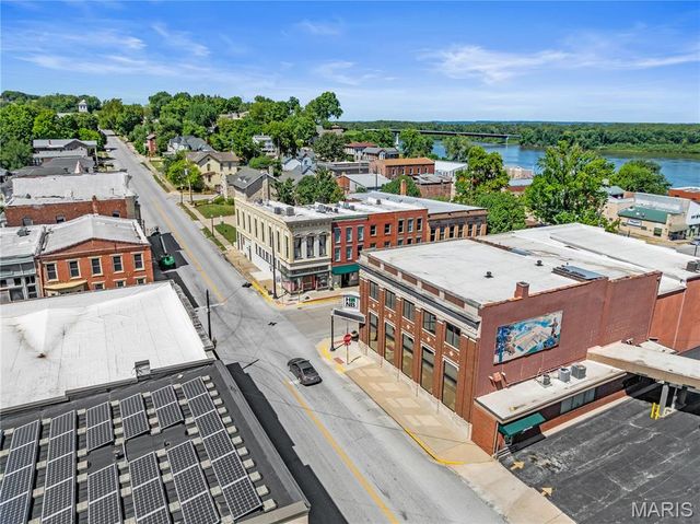 405 N 3rd Street, Louisiana, MO 63353