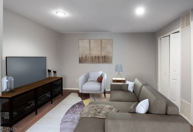 109 Tallwood Ln, Green Brook Twp., NJ 08812