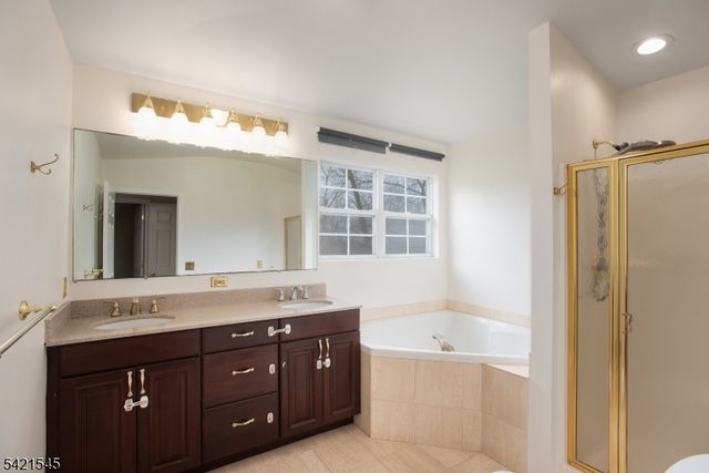 109 Tallwood Ln, Green Brook Twp., NJ 08812