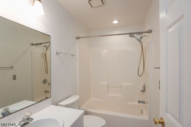 109 Tallwood Ln, Green Brook Twp., NJ 08812