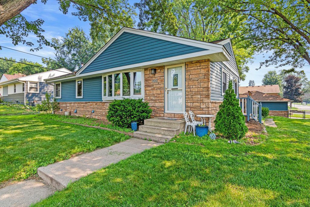 700 Pandora Drive NE, Fridley, MN 55432