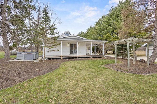 538 Windmill Road, Brooklyn, WI 53521