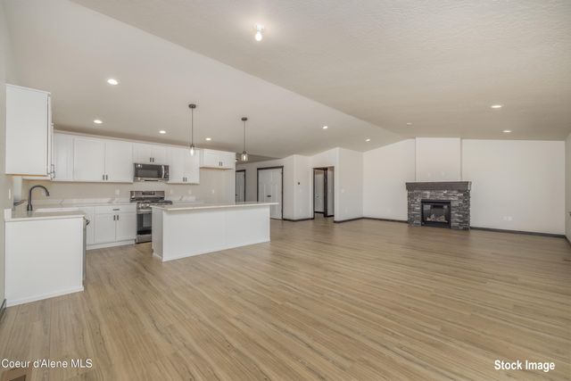 6962 W CONSTANTINE LN, Rathdrum, ID 83858