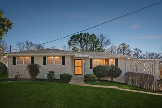 112 Hickory Heights Drive, Hendersonville, TN 37075