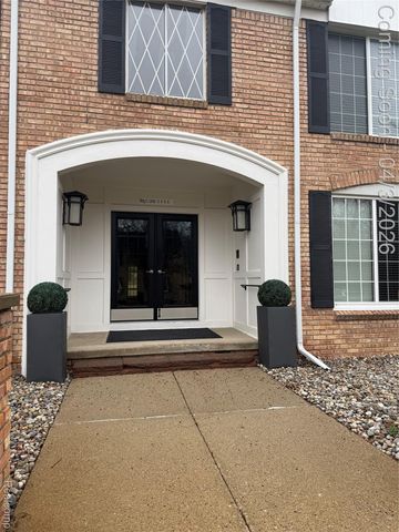 150 E Long Lake Road, Bloomfield Charter Township, MI 48304