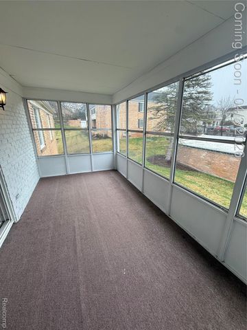 150 E Long Lake Road, Bloomfield Charter Township, MI 48304