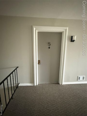 150 E Long Lake Road, Bloomfield Charter Township, MI 48304