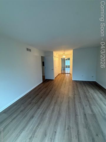 150 E Long Lake Road, Bloomfield Charter Township, MI 48304