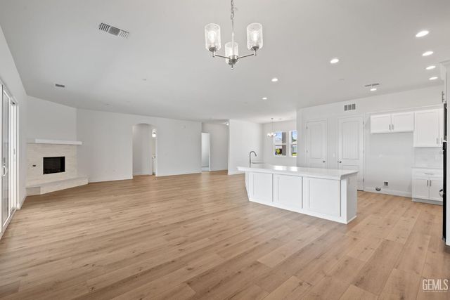 7422 Allenmeir Court, Bakersfield, CA 93314
