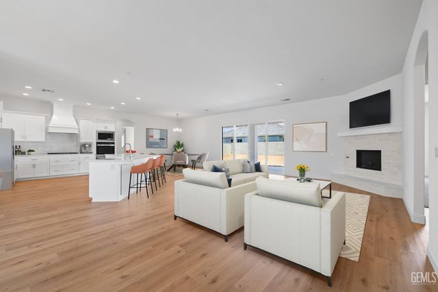 7422 Allenmeir Court, Bakersfield, CA 93314