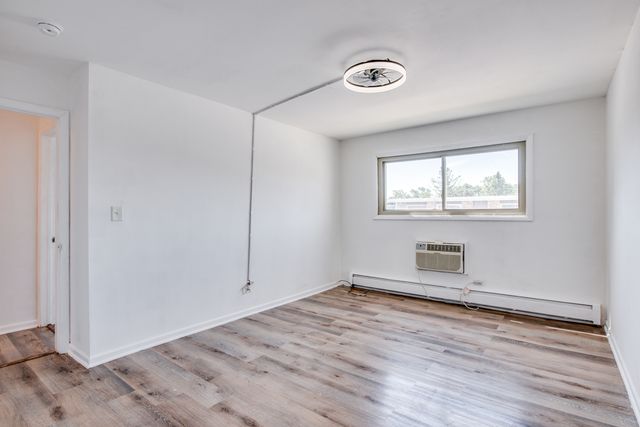 1313B S Rebecca Road 210, Lombard, IL 60148