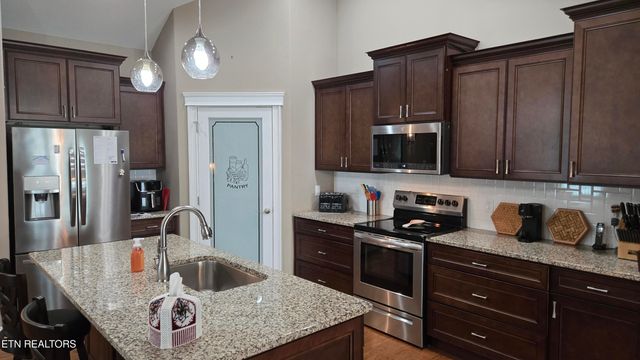 292 Woodgate Drive, Crossville, TN 38571