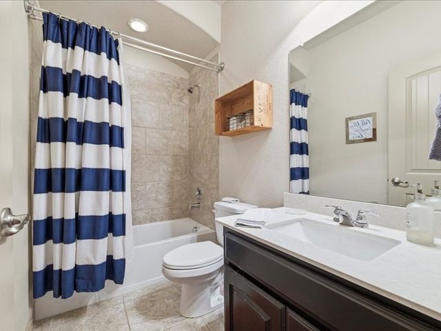 1101 Sierra Blanca Drive, Burleson, TX 76028