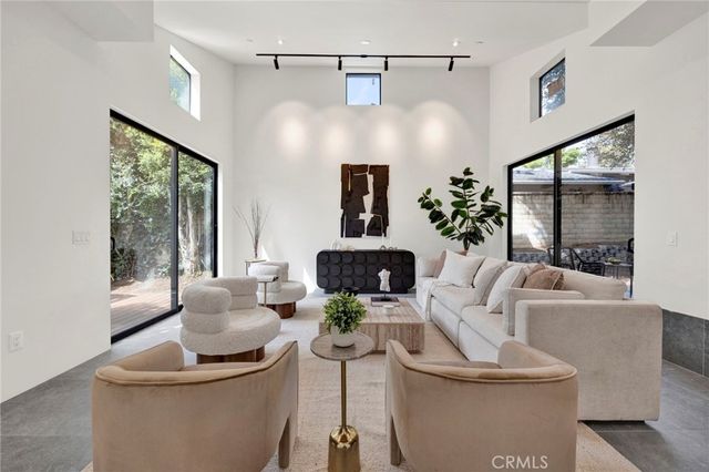 325 W Grandview Avenue, Sierra Madre, CA 91024