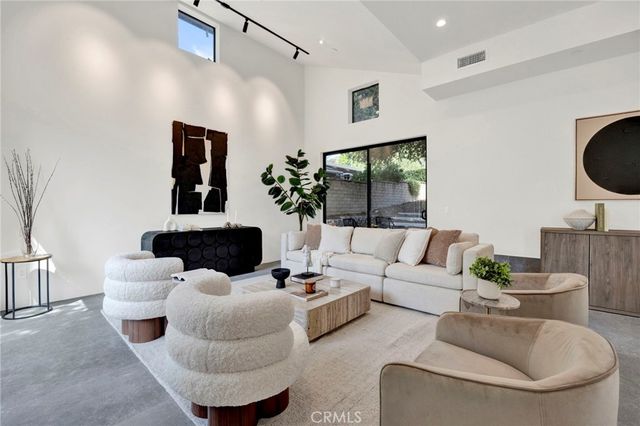 325 W Grandview Avenue, Sierra Madre, CA 91024
