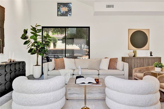 325 W Grandview Avenue, Sierra Madre, CA 91024