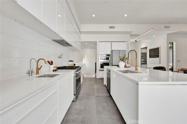325 W Grandview Avenue, Sierra Madre, CA 91024