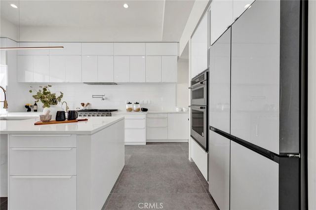 325 W Grandview Avenue, Sierra Madre, CA 91024