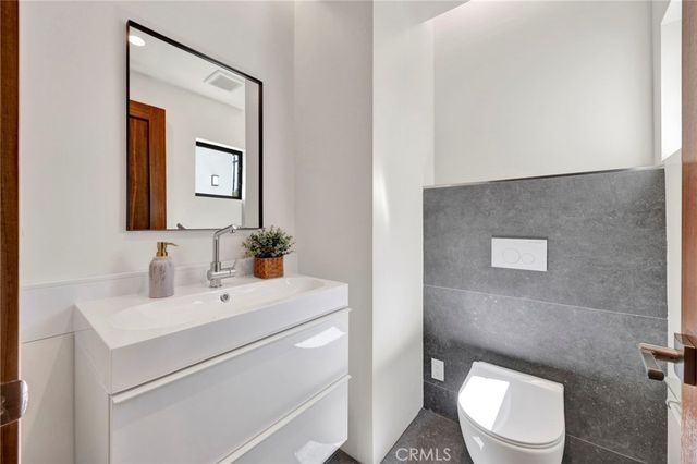 325 W Grandview Avenue, Sierra Madre, CA 91024