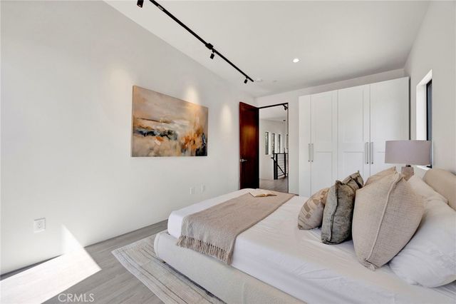 325 W Grandview Avenue, Sierra Madre, CA 91024
