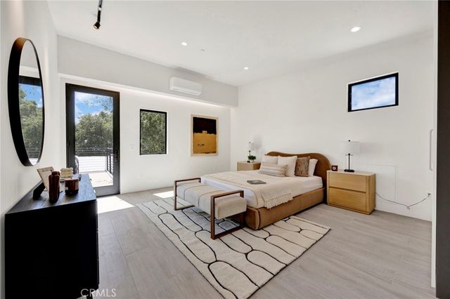 325 W Grandview Avenue, Sierra Madre, CA 91024