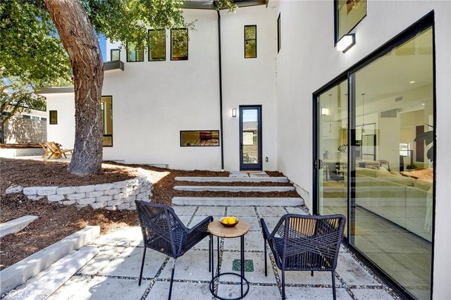 325 W Grandview Avenue, Sierra Madre, CA 91024