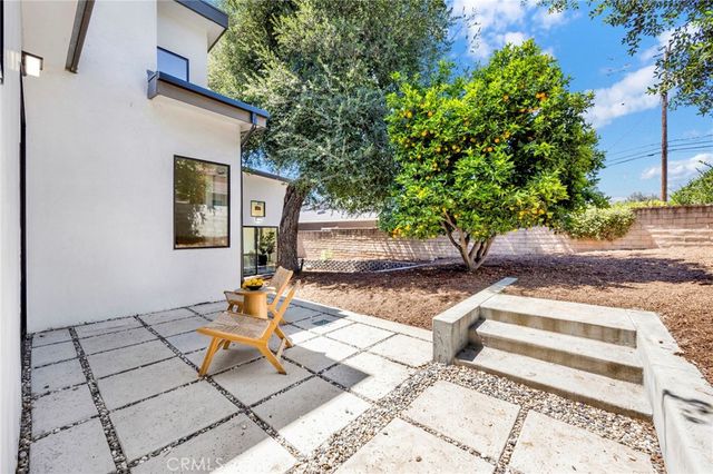325 W Grandview Avenue, Sierra Madre, CA 91024