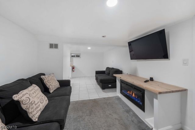 99 Newby Ave, Woodland Park, NJ 07424
