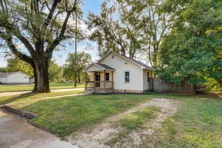 657 South Newton Avenue, Springfield, MO 65806
