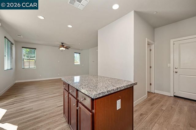 741 Candela Cir, Sacramento, CA 95835
